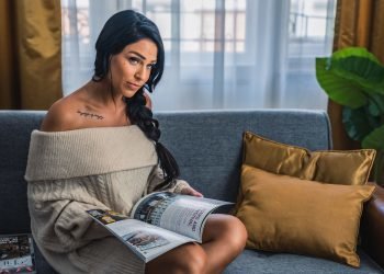 She Packed Her Seven Versalia