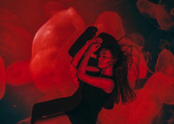 Maroon 5, Jimmy Fallon Start Party in NYC Subway While Busking