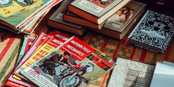 Jokowi supporters try to prevent anti-Jokowi activist from entering Batam