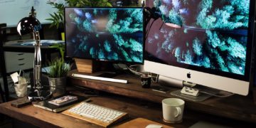 The Dell 27 Ultrathin monitor really lives up to its name