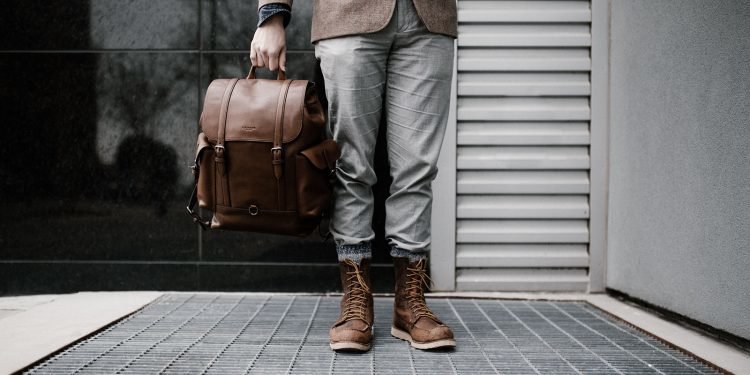 How to Travel The World as A Fashion Blogger