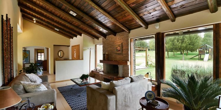 Explore the Modernist Interiors of the “Kubu” Hotel in Seminyak