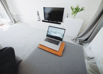 Creative Bedroom Workspaces to Follow with Style and Practicality