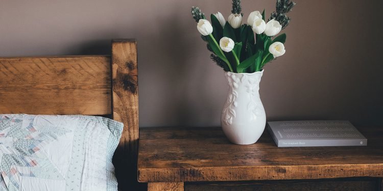 21 Space-Savvy Ideas for the Small Modern Bedroom