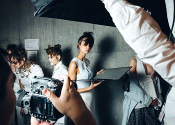 Fashion Girls! These Are the 17 Chic Flats Everyone Will Want in 2018