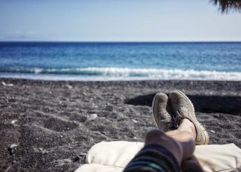 18 Realistic Ways To Become A Happier, More Chill Person In 2018