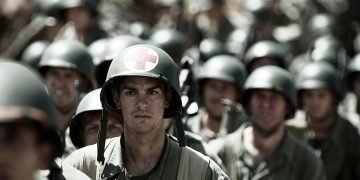 How Mel Gibson’s Cinematographer Captured the Horror of ‘Hacksaw Ridge’