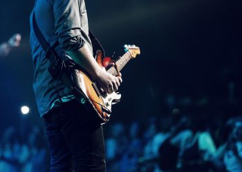 Maroon 5, Jimmy Fallon Start Party in NYC Subway While Busking