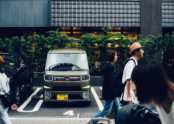 Why do some holidaymakers like to dress to impress?