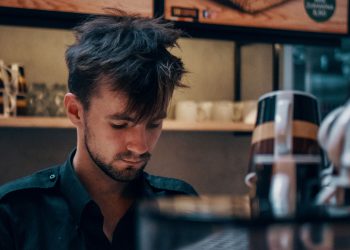 Lowest Retail Sales Growth for 15 Years Dash China’s Hopes About Trade War