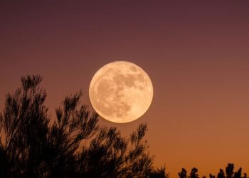 The moon might have had a heavy metal atmosphere with supersonic winds