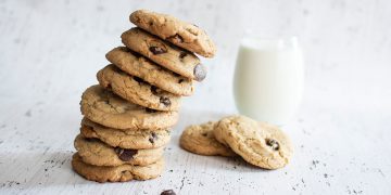 Indulge in Flourless Chocolate Chip Cookies This Weekend