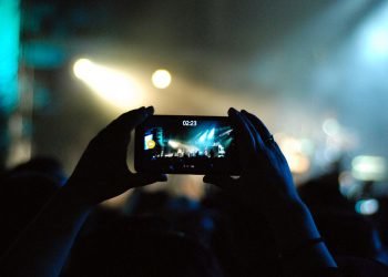 Cinemood secures $2.5M for its mini-projector with kid-friendly content built in