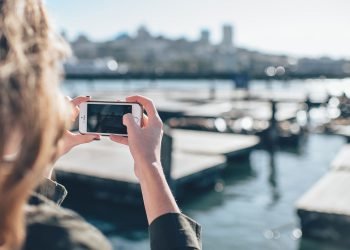 Twitter tweaks video again, adding view counts for some users