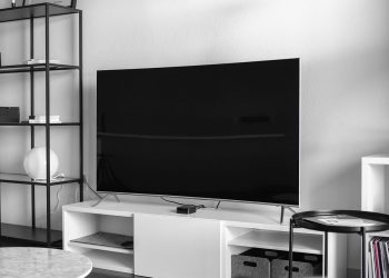 5 Ways to Connect Wireless Headphones to TV