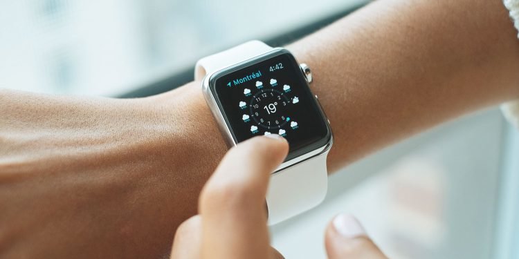 Here’s Why No One Is Buying Smartwatches Anymore