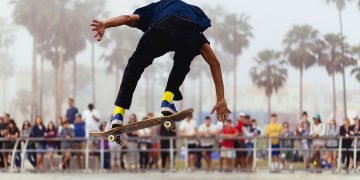 This Guy Do Ollie Over The Barrel And People Reactions is Priceless